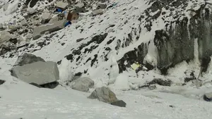 Vârful Everest este mai înalt decât se credea anterior. Calculul comun chinezo-nepalez pune capăt unui dispute lungi dintre cele două ţări 