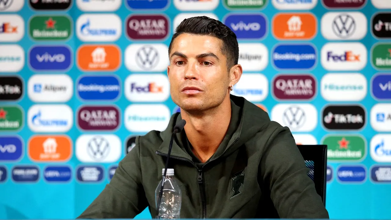 UEFA le cere fotbaliştilor să nu mai mute sticlele sponsorilor EURO 2020. S-a stabilit o singură excepţie