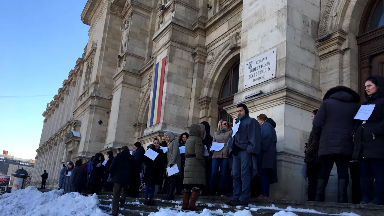 Protest spontan al grefierilor din Bucureşti: 