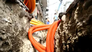 Gândul: Firma UTI a îngropat fibra optică înainte de semnarea contractului cu Primăria Capitalei