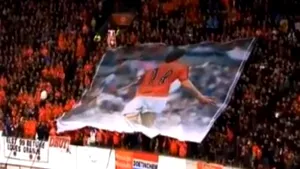 Johan Cruyff a fost omagiat în minutul 14 al meciului amical disputat împotriva Franţei - VIDEO