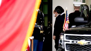 Joe Biden şi Yoshihide Suga vor discuta despre abordarea faţă de China / Beijingul avertizează SUA şi Japonia 