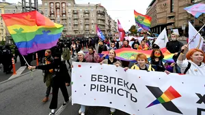 Mii de persoane din comunitatea LGBTQ au mărşăluit în Ucraina. Participanţii vor reformarea sistemului