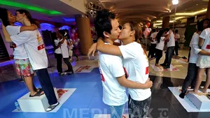 Nou record mondial pentru cel mai lung sărut: 58 de ore 35 de minute şi 58 de secunde