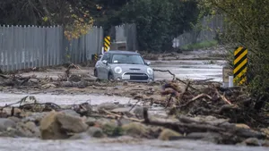 Inundaţii în California. 2 morţi şi aproape 10.000 de persoane se află sub ordin de evacuare