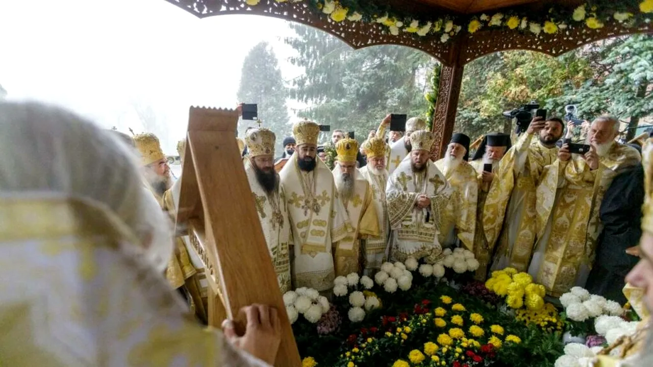 Momentul așteptat de mii de credincioși / Sf. Cuv. Arsenie de la Prislop a intrat oficial în sinaxarul ortodox românesc