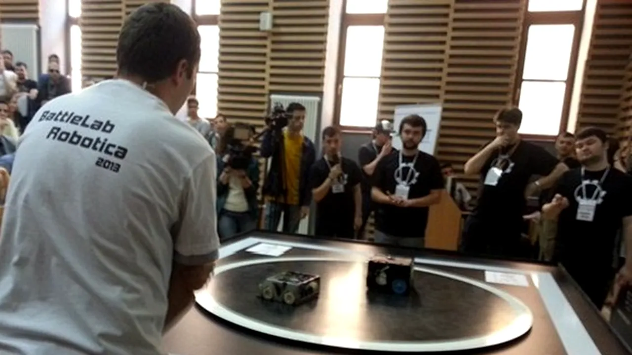Cluj: Întrecere între 20 de roboţi construiţi de studenţi. Kraft, Pufoşenia, Matilda şi Falcă, printre numele din competiţie - FOTO