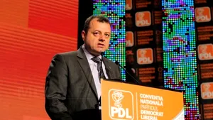 Zeci de percheziţii în Bucureşti şi Constanţa într-un dosar de evaziune fiscală şi contrabandă. Senatorul PDL Mircea Banias, adus la DNA pentru audieri