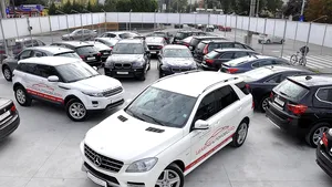 ANALIZĂ: Piaţa auto a avut cel mai bun an din şase, atât la maşini noi, cât şi la autoturisme rulate