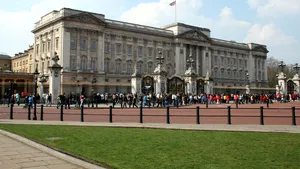 Incident la Londra, la reşedinţa oficială a reginei Elizabeth a II-a: Un bărbat a încercat să intre ilegal în palatul Buckingham
