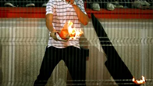 Suporterii s-au luat la bătaie cu forţele de ordine la meciul Steaua-FC Timişoara