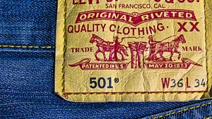 Blugi Levi's din secolul al XIX-lea găsiţi într-o mină s-au vândut cu peste 87.000 de dolari