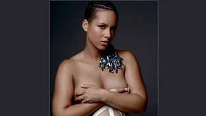 Alicia Keys, însărcinată în luna a şasea, a pozat nud pentru o campanie caritabilă