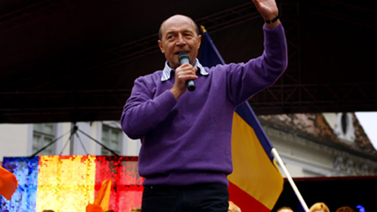 Traian Băsescu este câştigătorul alegerilor, contrar primelor informaţii, scrie presa străină