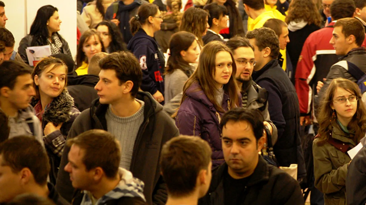 Ce companii angajează în luna mai 2.000 de absolvenţi de liceu şi facultate