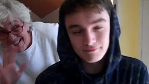 Clipul VIRAL al săptămânii: Cum a reuşit această BUNICUŢĂ să facă milioane de oameni să dea CLICK - VIDEO
