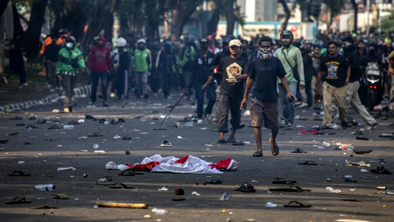 Indonezia: Studenții acuză forțele de securitate de „atac brutal” asupra universităților