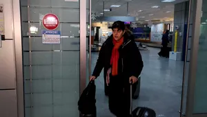 Laura Codruţa Kovesi cere despăgubiri după ce zborul din Belgia a avut peste 20 de ore întârziere: „Erau şi două persoane cu cârje” / Anunţul Wizz Air