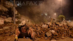 PROTESTELE din TURCIA: Manifestanţii au ocupat din nou Piaţa Taksim din Istanbul. Un tânăr a fost împuşcat mortal - VIDEO, GALERIE FOTO