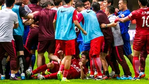 VIDEO Fotbalistul brazilian Oscar, suspendat opt etape după ce a provocat o bătaie într-un meci din China