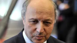 Fabius îşi anunţă plecarea din Guvernul Franţei, fiind propus să prezideze Consiliul constituţional