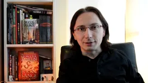 Pastila de lectură: Scriitorul Marian Coman îţi recomandă lecturi care te duc în lumi de poveste