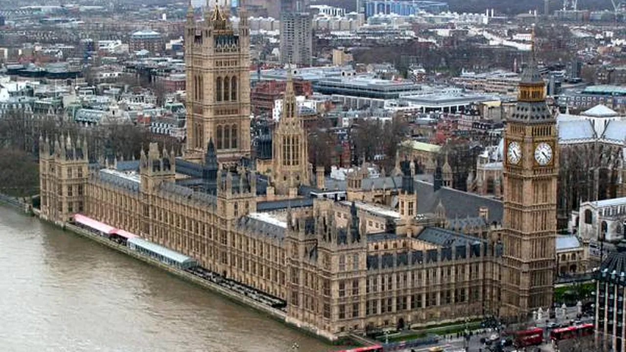 ALEGERI în Marea Britanie: Partidul Conservator, avans minim în faţa laburiştilor. Rezultatele parţiale arată că partidul Theresei May va pierde majoritatea parlamentară