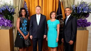 Iohannis s-a pozat alături de Obama la dineul oferit de preşedintele SUA