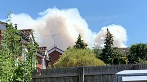 Incendii puternice în Londra din cauza caniculei. Oamenii sunt sfătuiţi să stea cu ferestrele închise