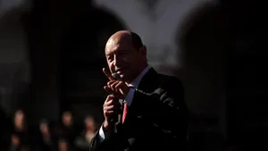 Băsescu: Geoană ar fi trebuit să-l invite la dezbatere şi pe Crin Antonescu
