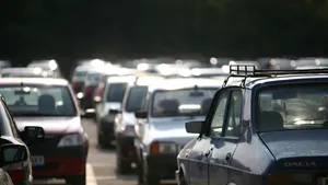Cum îşi repară românii pe banii asigurărilor maşinile lovite în parcare?