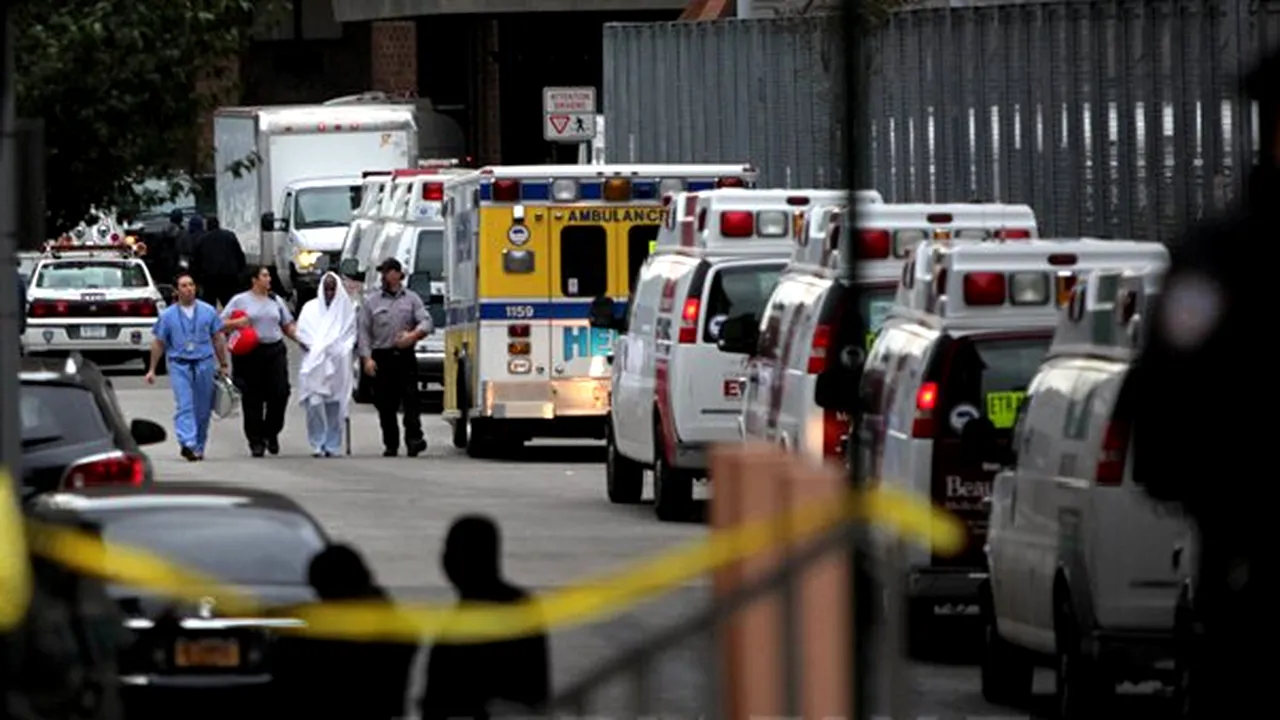 Sute de persoane evacuate din spitale din New York, afectate de ciclonul Sandy