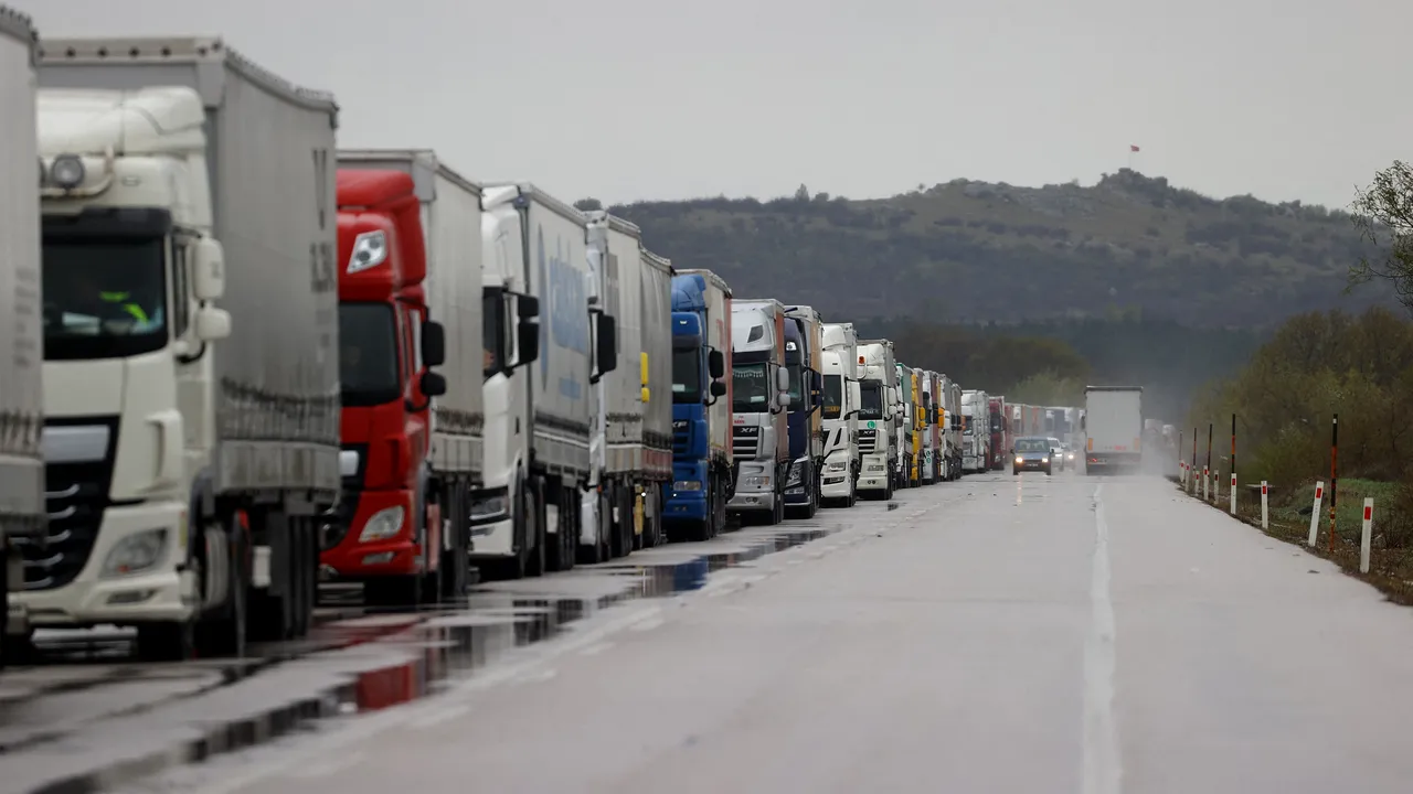 Protestul ţăranilor polonezi la graniţa cu Ucraina. Camioanele, forţate să se întoarcă din drum

