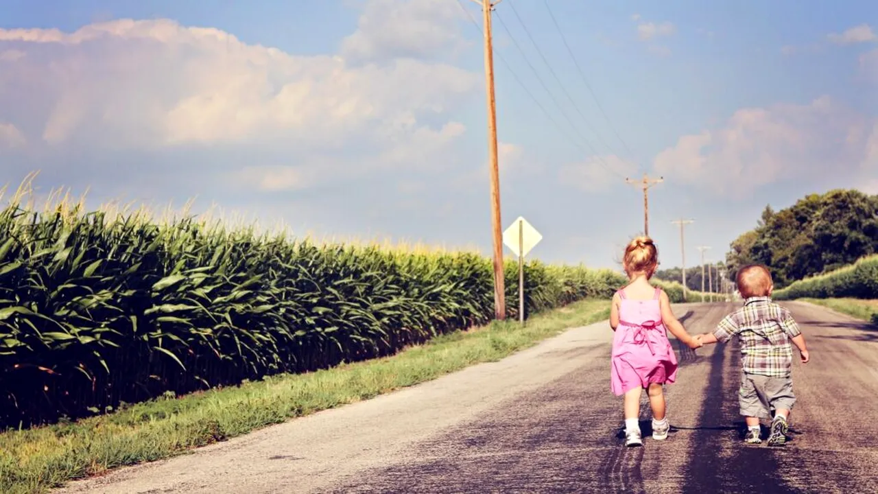 Este Ziua Internațională a Fraților și Surorilor