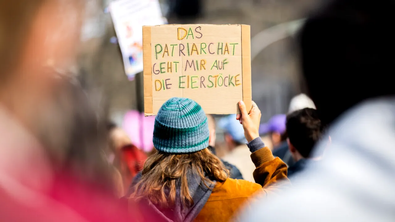 Proteste în marile orașe europene de Ziua Femeii. Manifestanții cer încetarea inegalității și a violenței de gen