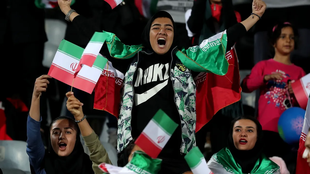 Decizie în Iran: Femeile au voie să intre joi pe stadion, pentru prima dată după decenii de interdicţie