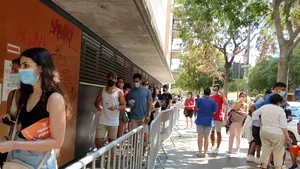 Spania: focarele COVID au explodat în rândul celor sub 30 de ani