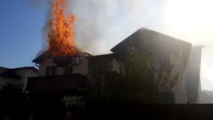 FOTO Incendiu în Domneşti, judeţul Ilfov. Intervenţia e îngreunată de lipsa hidranţilor