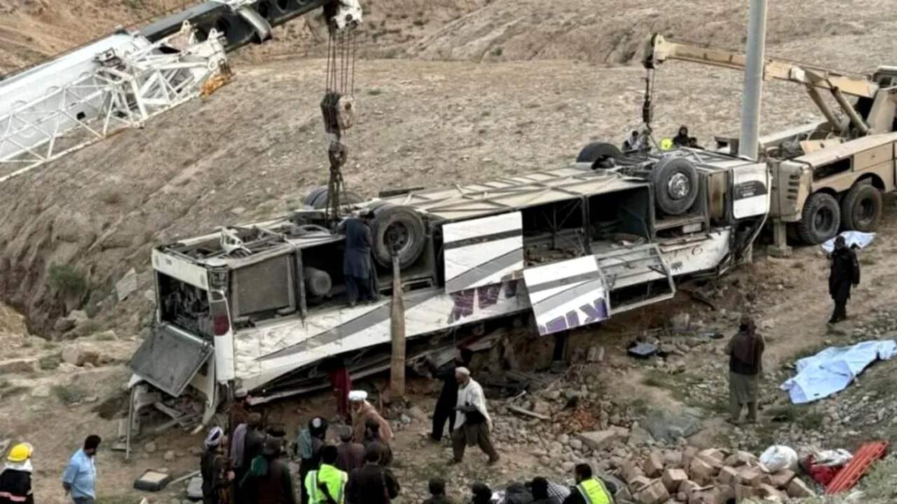 Afganistan: 25 de morți după ce un autobuz s-a răsturnat în Kabul