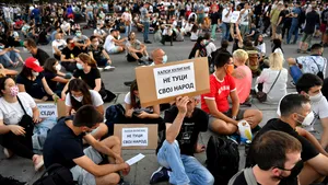 VIDEO: A treia zi de proteste în Belgrad. Peste 10.000 de sârbi s-au adunat pentru a cere o schimbare