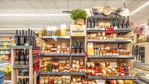 Profi a adus bunătăți de la micii producătorii din țară în cinci supermarketuri din București