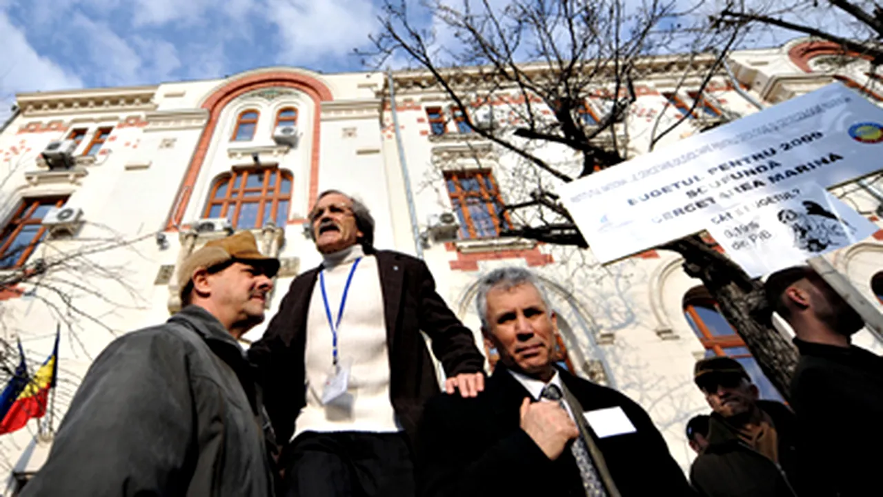 Cercetătorii vor picheta, de marţi, sediul Parlamentului (Video)