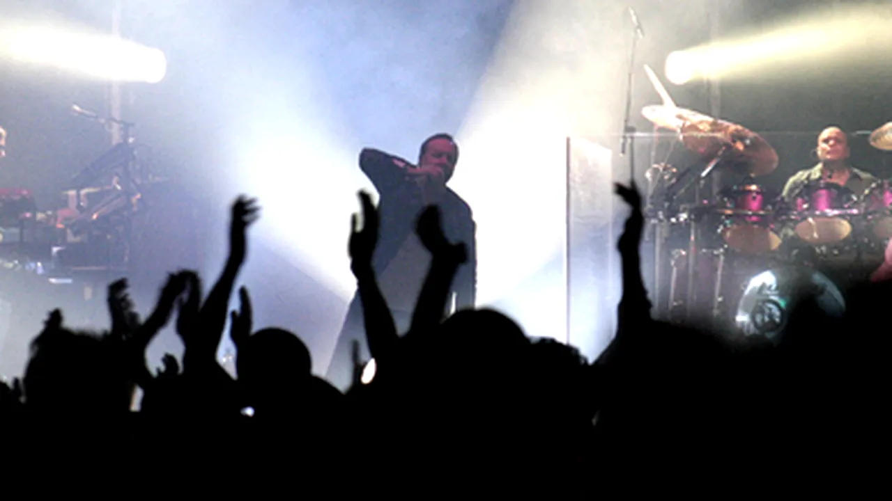 Simple Minds a lansat albumul 
