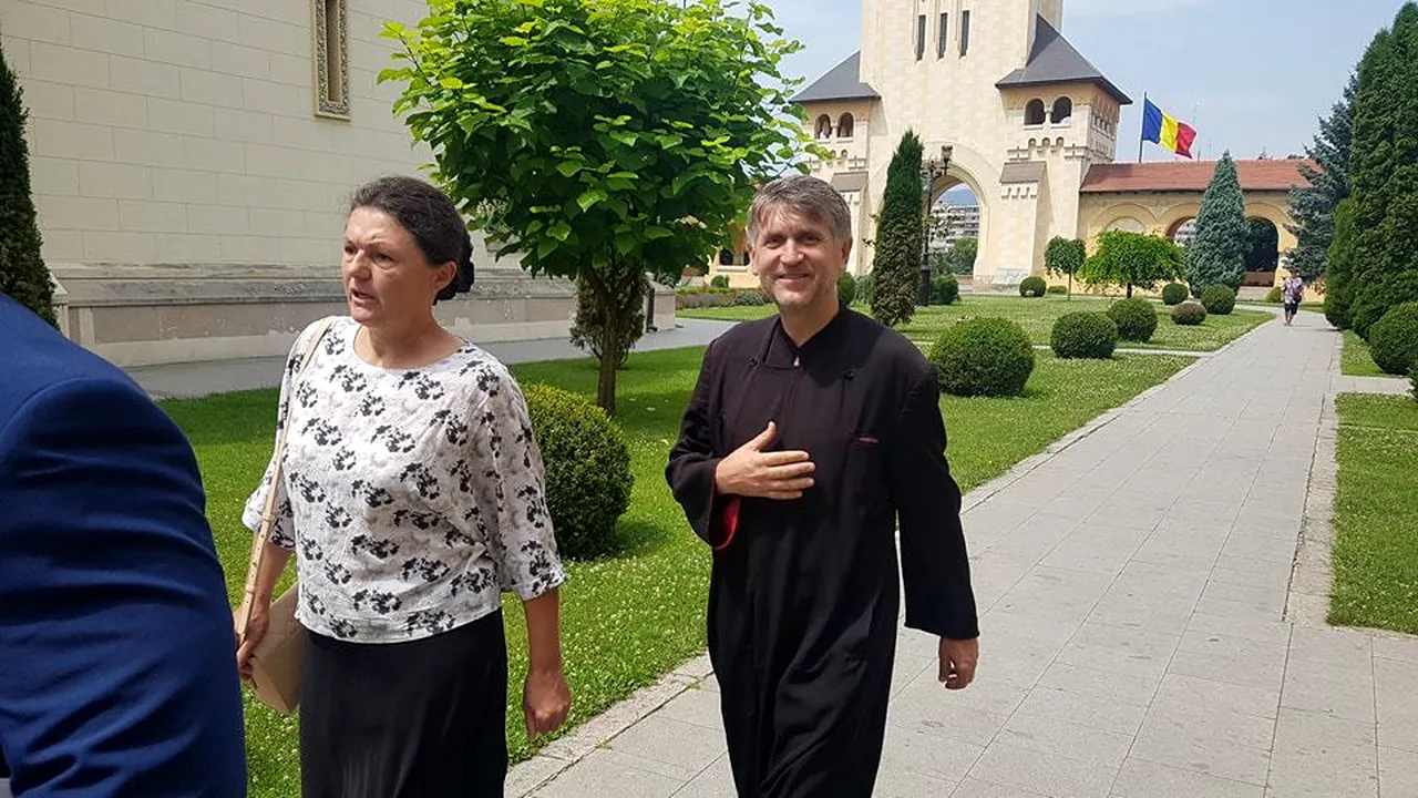 Arhiepiscopie: Pomohaci, cercetat pentru racolare de minori în scopuri sexuale, nu a adus probe care să-l dezvinovăţească, iar termenul a expirat