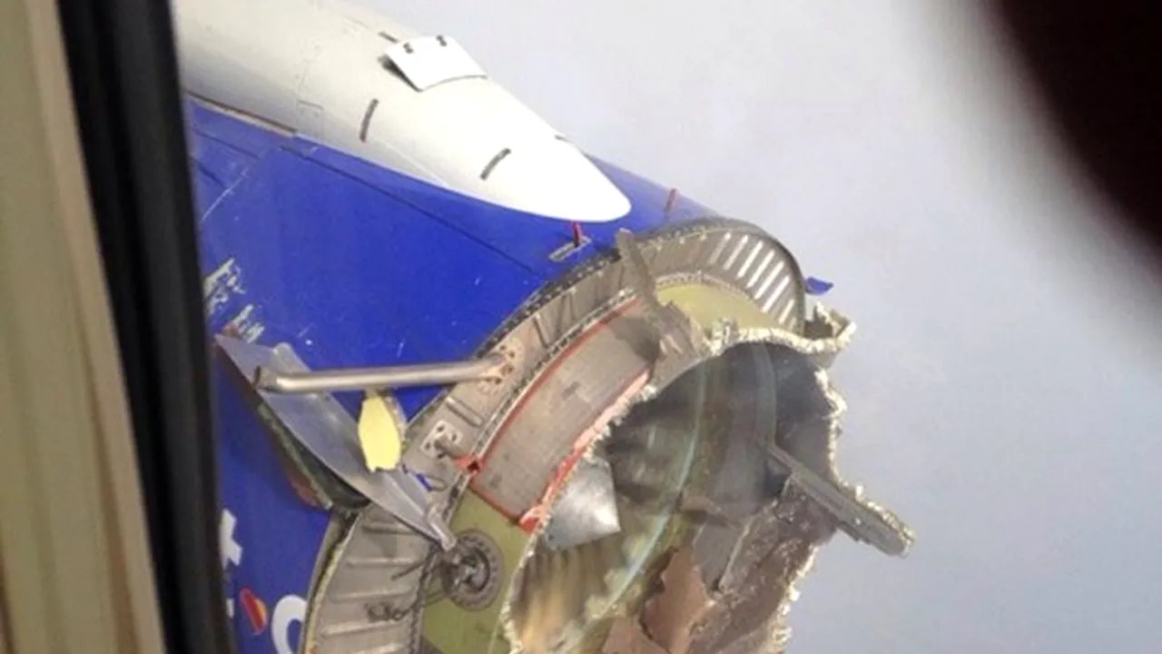 Aterizare de urgenţă în Florida după ce motorul unui avion al companiei Southwest Airlines a explodat în zbor - GALERIE FOTO, VIDEO