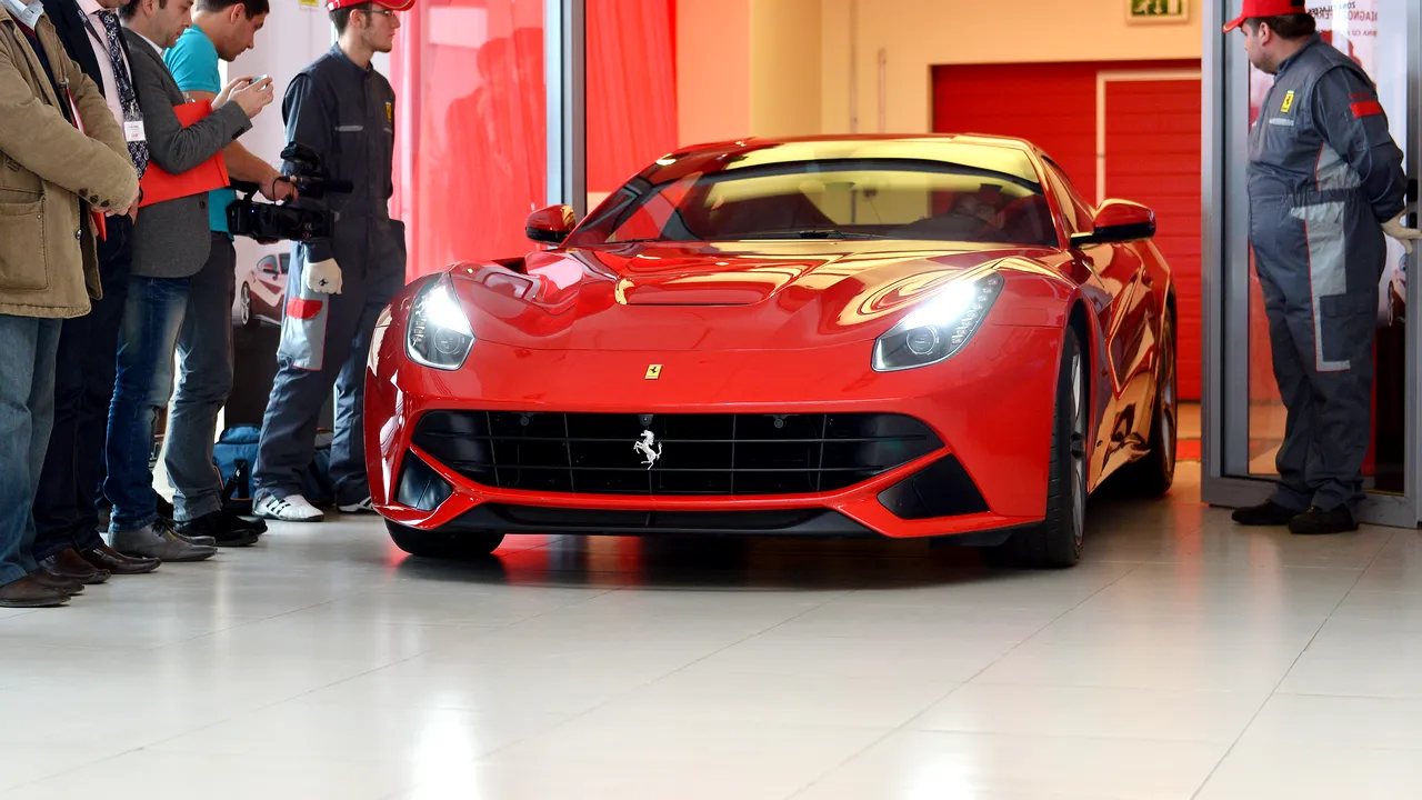 Schimbare majoră la Ferrari. Celebrul constructor auto susţine că 80% dintre modelele sale vor fi electrice sau hibride până în 2030