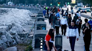 Video. Italia, faza doi a revenirii la normal. Guvernatorul De Luca: „Cine poartă masca în jurul gâtului e un imbecil la dublu”