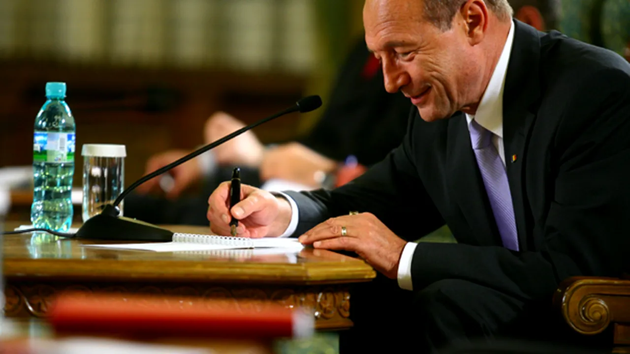 Băsescu a semnat decretul de rechemare a lui Baconschi din funcţia de ambasador la Paris