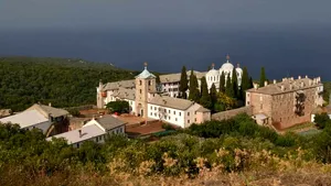 „Fake news mizerabil”! Reacţie vehementă, după ce s-a scris că peste 1.000 de călugări de pe Muntele Athos au Covid
