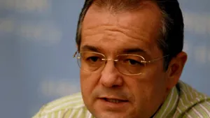 Boc: Guvernul foloseşte bani publici pe post de mită electorală, cumpărând voturi